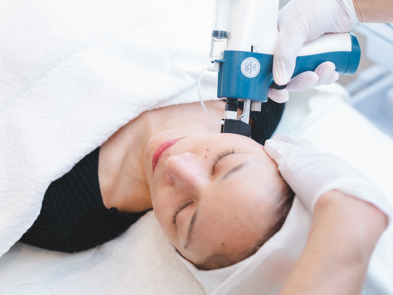 フェイシャルエステの施術イメージ